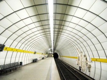  https://commons.wikimedia.org/wiki/File:Munich_subway_Lehel.jpg 